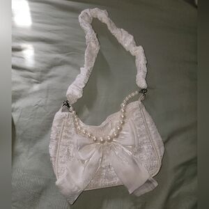 Elegant White Lace Handbag with Pearl Accent